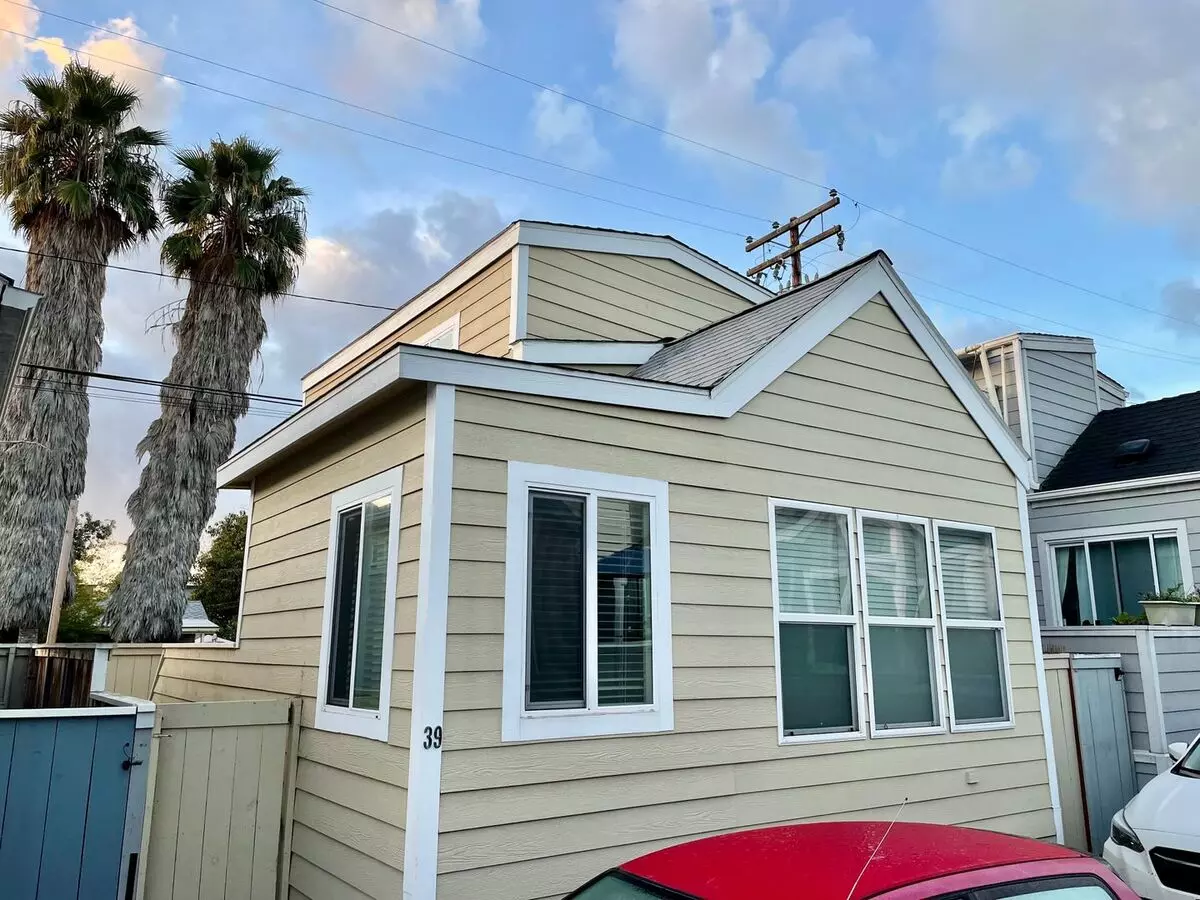 2 Beds • 2 Bath floor plan
