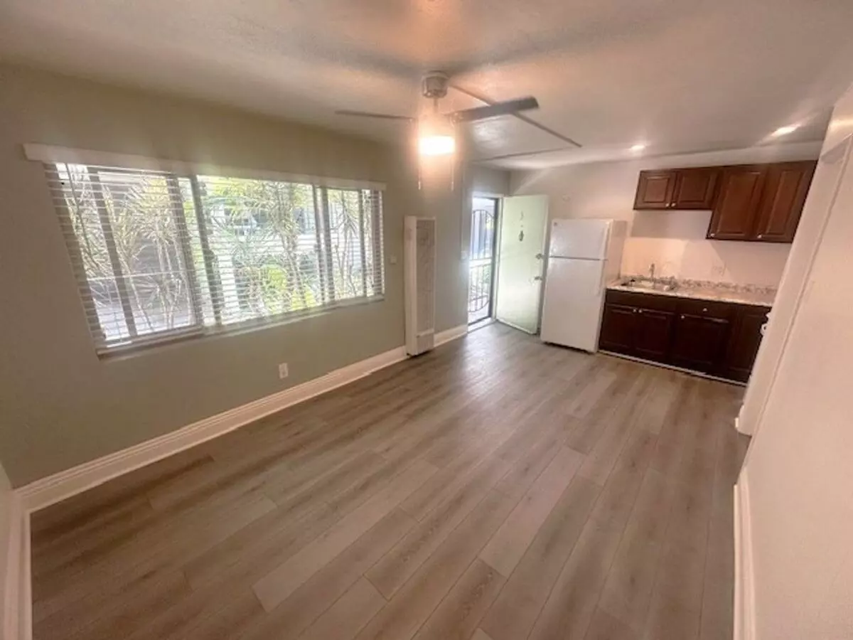 1 Bed • 1 Bath 08 floor plan