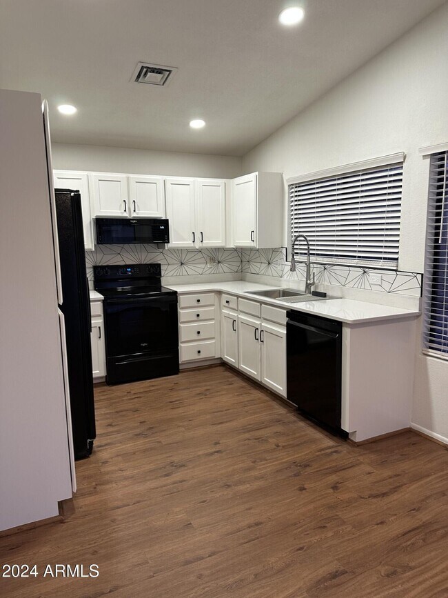 18811 N 44TH Place photo 5