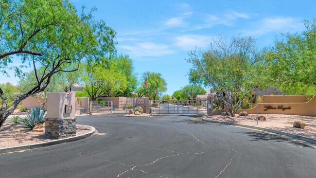 5017 E Kirkland Rd Phoenix, AZ 85054 photo 2