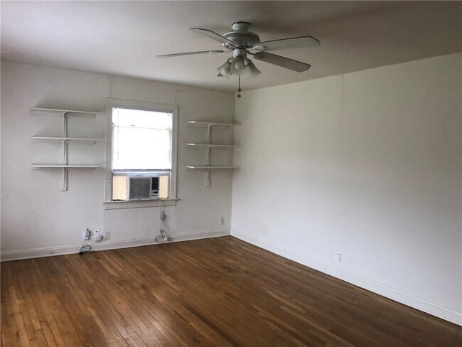 109 E 49th St Austin, TX 78751 photo 4