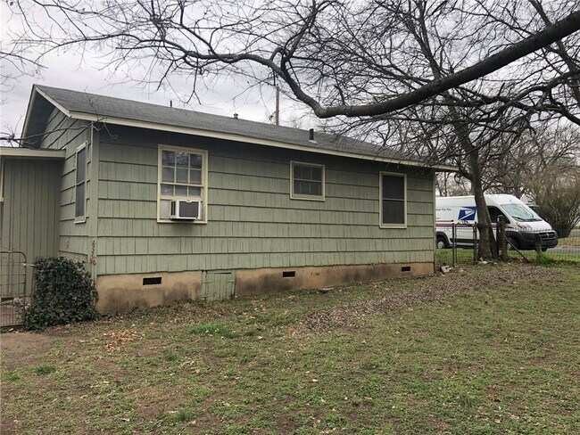 109 E 49th St Austin, TX 78751 photo 3