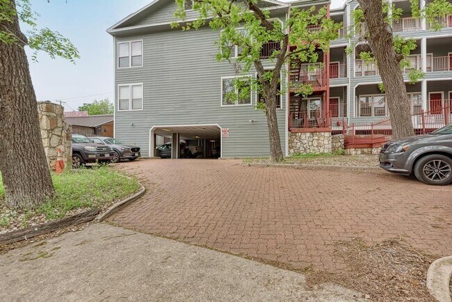 2901 San Jacinto Blvd Austin, TX 78705 photo 3