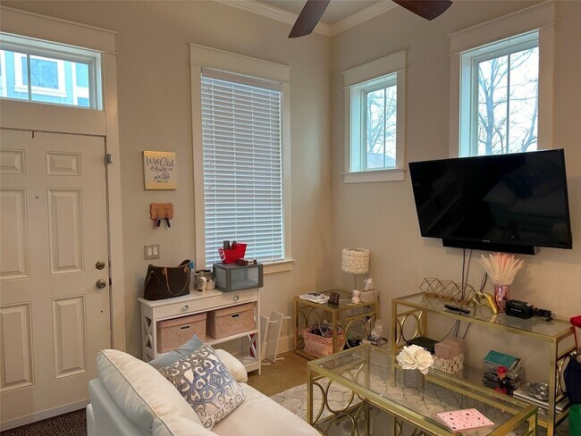 505 W N Loop Blvd Austin, TX 78751 photo 5