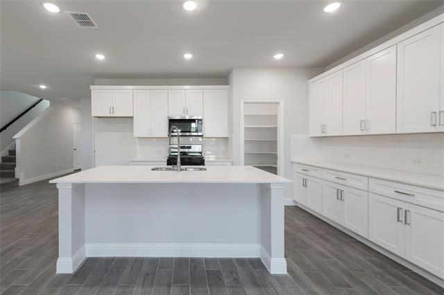 1820 Acosta Drive, Forney, TX 75126 photo 2