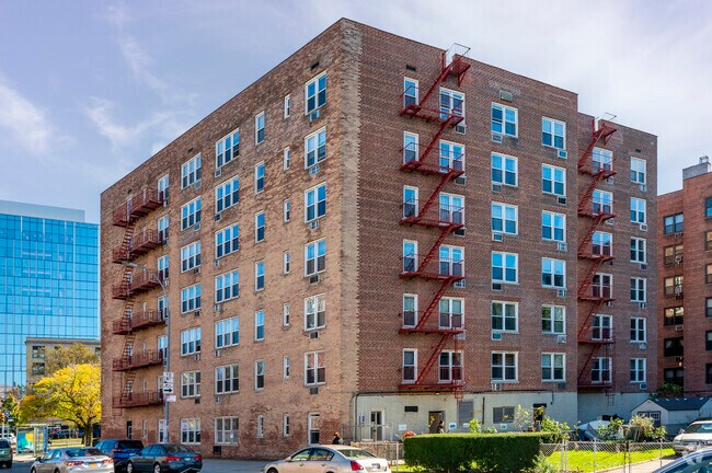 2610 Ocean Pky Brooklyn, NY 11235 photo 2