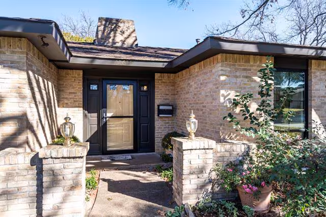12611 High Meadow Dr Dallas, TX 75244 photo 3