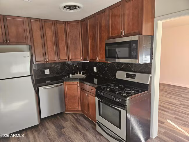1508 E Highland Ave Phoenix, AZ 85014 photo 4