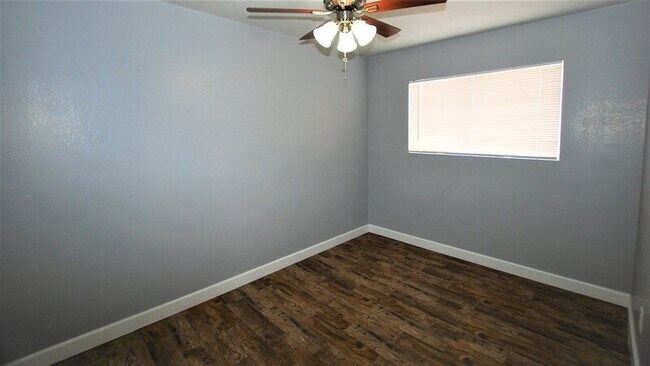 5458 W Palmaire Ave Glendale, AZ 85301 photo 5