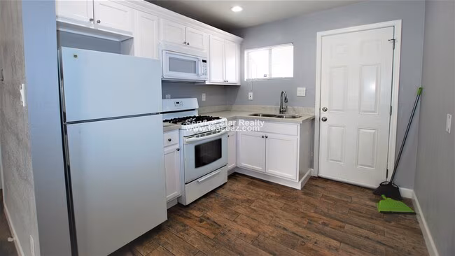 5458 W Palmaire Ave Glendale, AZ 85301 photo 2