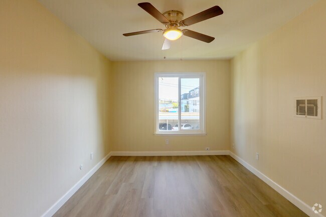 Latham Court Apartments photo 4