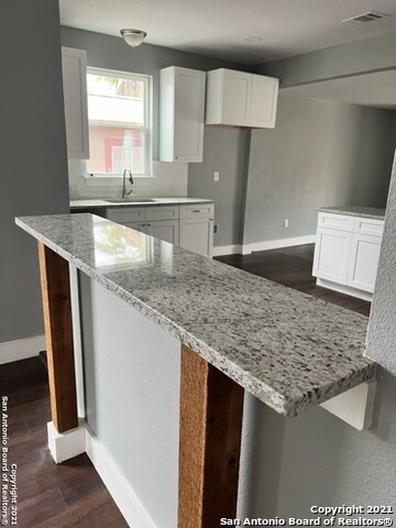 1717 Texas Ave San Antonio, TX 78201 photo 2
