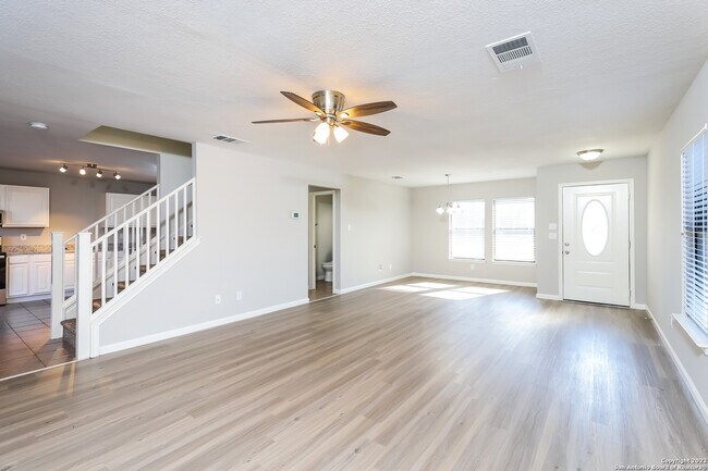 9879 Highland Creek San Antonio, TX 78245 photo 4