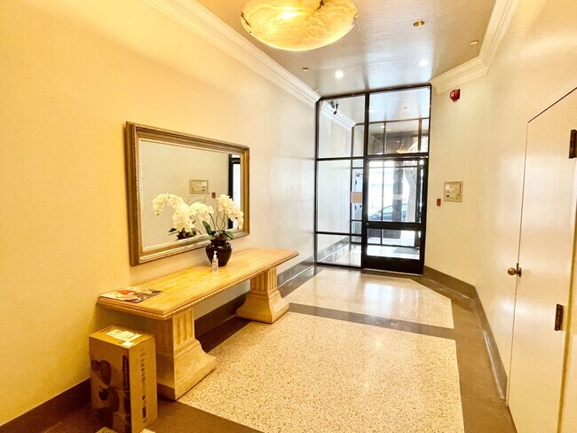 1860 Washington Street, San Francisco, CA 94109 photo 4