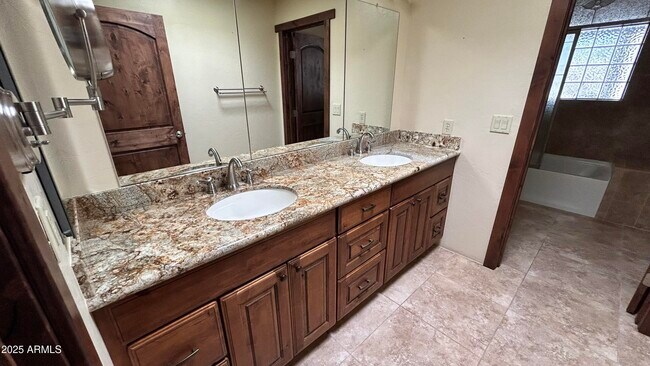 7220 E Sweetwater Ave Scottsdale, AZ 85260 photo 2