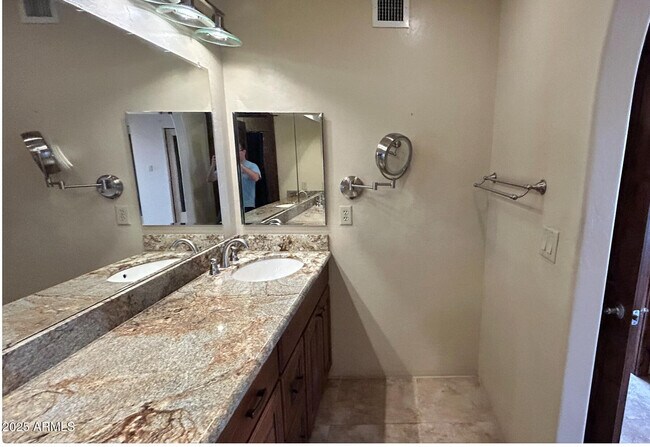 7220 E Sweetwater Ave Scottsdale, AZ 85260 photo 4