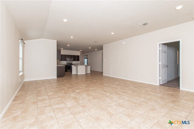 6013 Sally Ride Ln Killeen, TX 76543 photo 3
