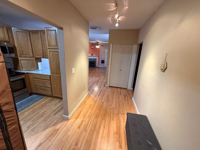 14425 Northeast 40th Street, Bellevue, WA 98007 photo 2