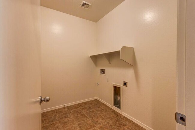23658 W Mohave St Buckeye, AZ 85326 photo 4