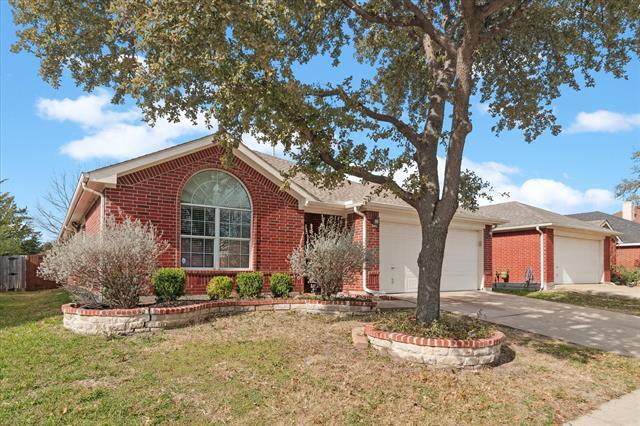 2060 Falls Creek Drive, Little Elm, TX 75068 photo 2