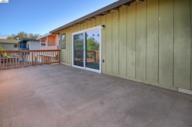 127 Walti St Santa Cruz, CA 95060 photo 4
