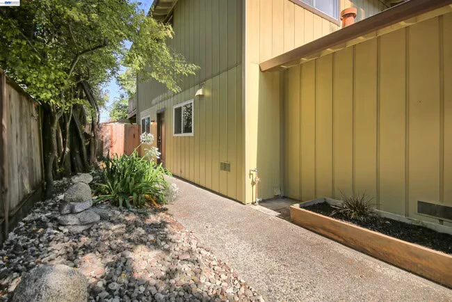 127 Walti St Santa Cruz, CA 95060 photo 3