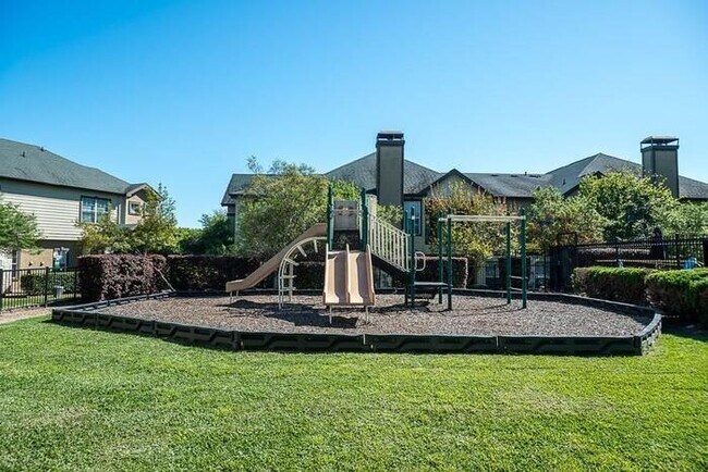 1215 W Slaughter Ln Austin, TX 78748 photo 3
