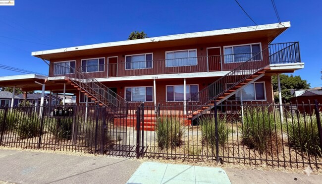 10100 Walnut St Oakland, CA 94603 photo 2