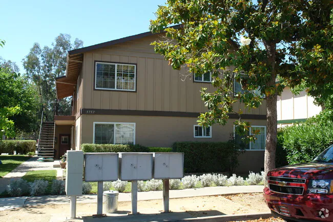 5757 Via Monte Drive photo 2