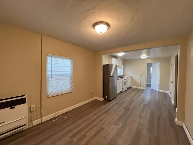 612 E 8th St National City, CA 91950 photo 2