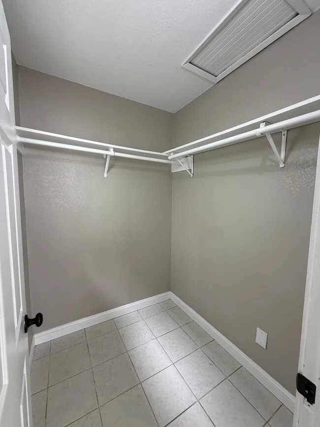 2028 Auseon Ave Oakland, CA 94621 photo 4