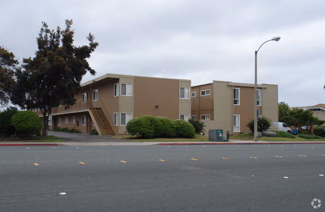 Cova Vista Apartments photo 2