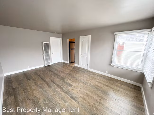 313 Suffolk Dr photo 3