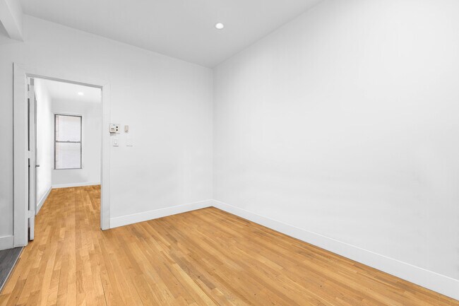 1582 York Ave New York, NY 10028 photo 2