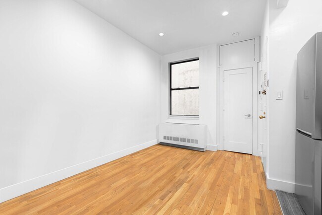 1582 York Ave New York, NY 10028 photo 4