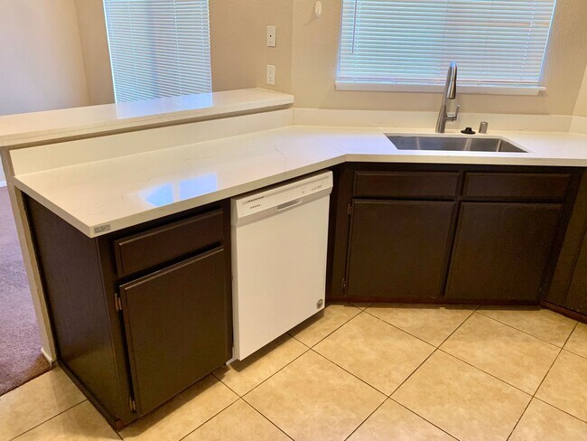 902 Dover, Hercules, CA 94547 photo 2