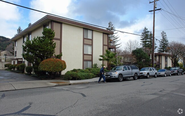 310 1st Street, San Rafael, CA 94901 photo 2