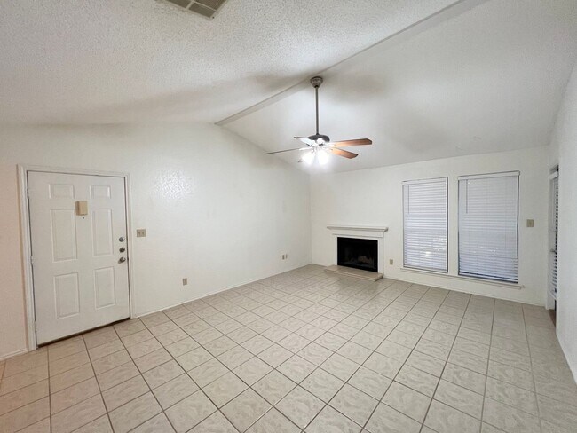 1202 Thorpe Ln San Marcos, TX 78666 photo 3