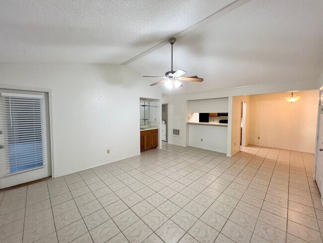 1202 Thorpe Ln San Marcos, TX 78666 photo 4