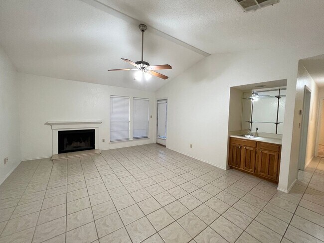 1202 Thorpe Ln San Marcos, TX 78666 photo 5