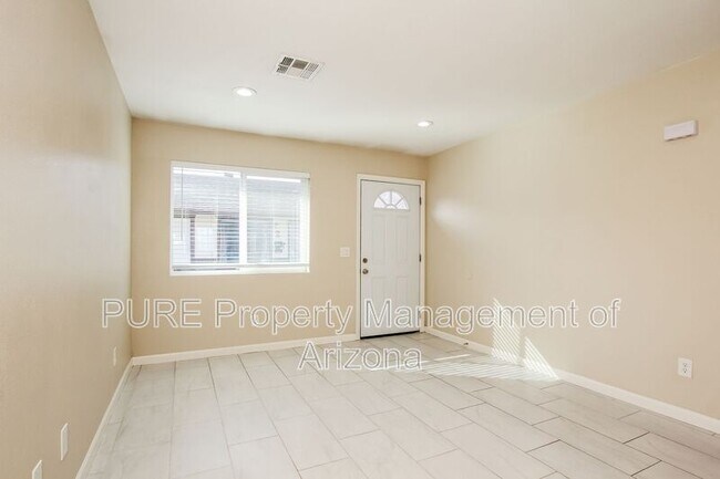 703 E Knoll St photo 2