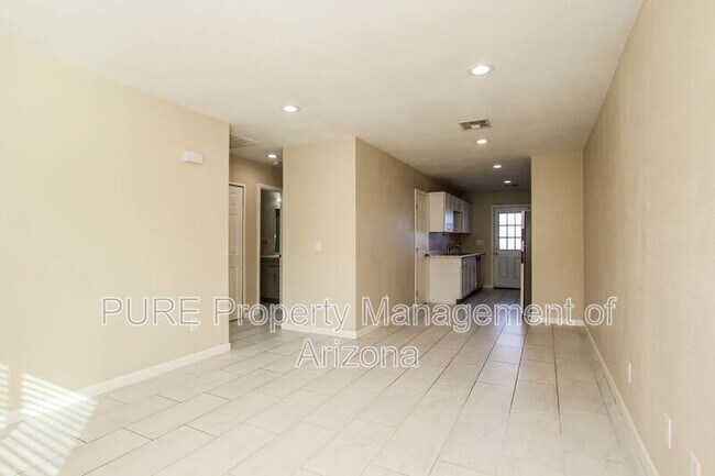 703 E Knoll St photo 5