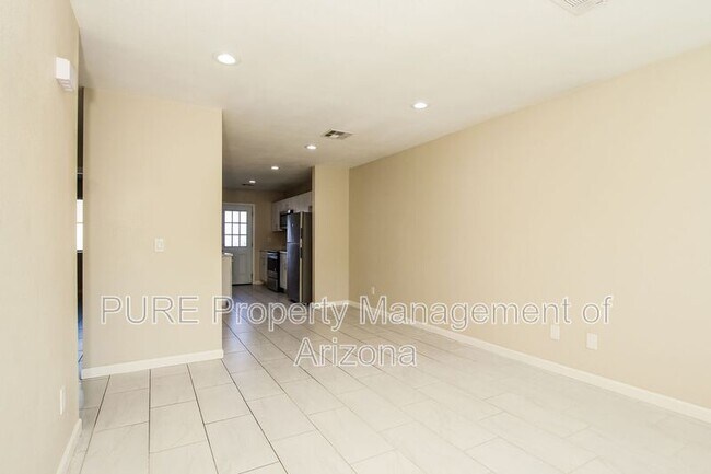 703 E Knoll St photo 4