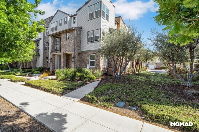 Charming 3BR 3.5 Bath Townhome in Sunnyvale photo 2