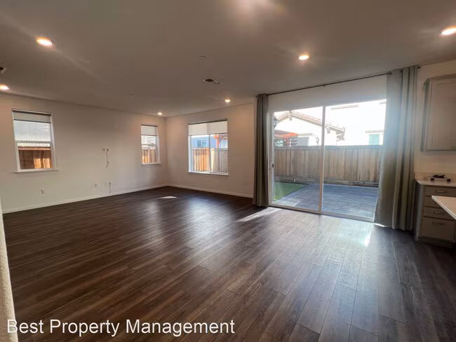 229 Goose Creek Ave photo 5