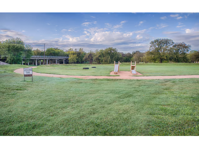 River Oaks photo 4
