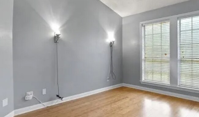 4067 Beltway Dr Addison, TX 75001 photo 2
