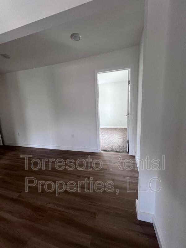 224 W Pyron Ave San Antonio, TX 78214 photo 5