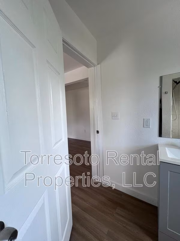 224 W Pyron Ave San Antonio, TX 78214 photo 3