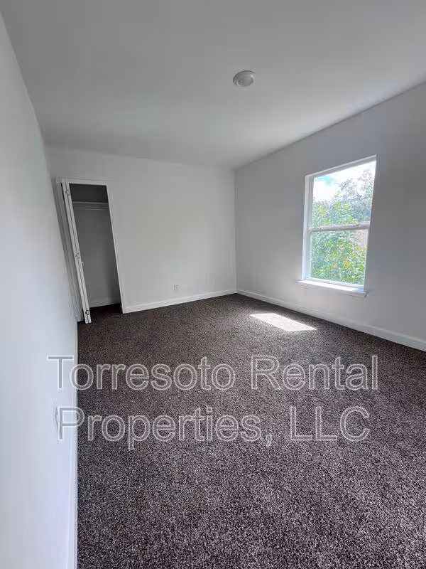 224 W Pyron Ave San Antonio, TX 78214 photo 2